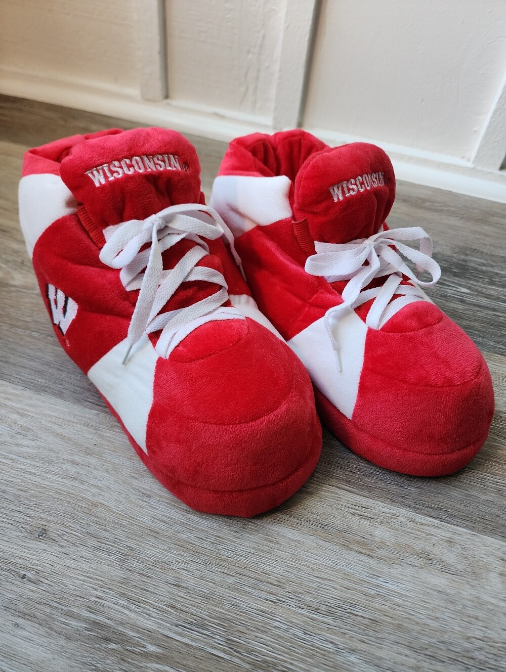 New Wisconsin Red & White Plush Slipper Sneakers Size XL